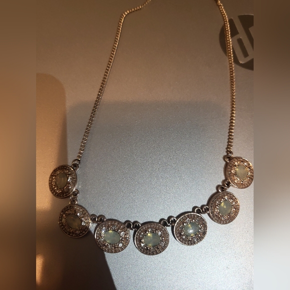 pretty necklace - Picture 3 of 5